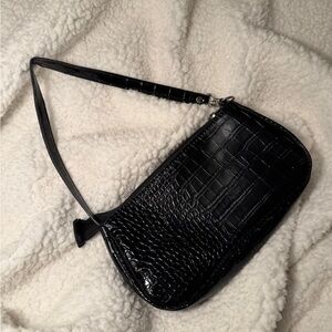 Elegant Black Crocodile-Embossed Shoulder Bag